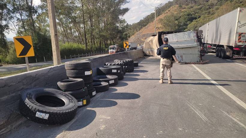 Criminosos ameaçam motorista e saqueiam carga de pneus na Fernão Dias