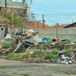Terrenos invadidos por pessoas em situação de rua se tornam depósitos de lixo em Pouso Alegre