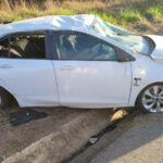 Carro capota após motorista cochilar ao volante na BR-459