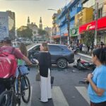 Motociclista fica ferido após bater moto em carro no centro de Pouso Alegre