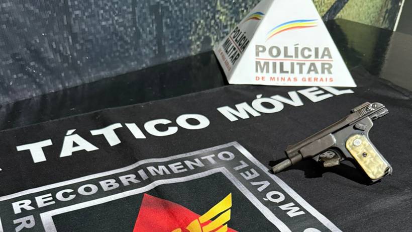 Homem é preso com arma na cintura após denúncia de 'acerto de contas'