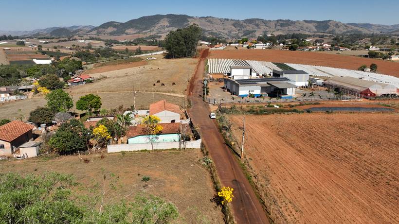 Prefeitura inicia preparação do solo para pavimentação asfáltica no bairro Cruz Alta