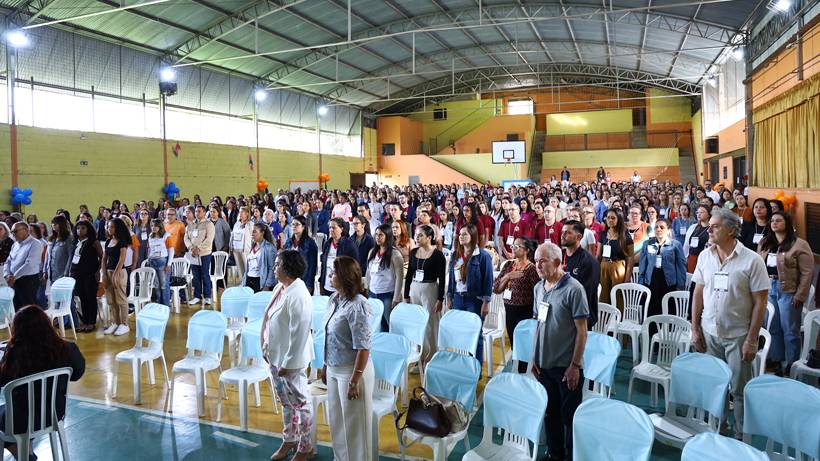 Mais de 600 educadores participam do 'DIA A' valorizando a alfabetização em Pouso Alegre / Foto: PMPA