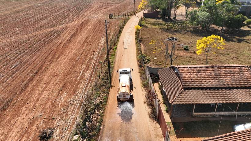 Prefeitura inicia preparação do solo para pavimentação asfáltica no bairro Cruz Alta