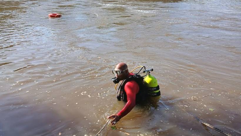 Bombeiros buscam por homem que desapareceu no Rio Sapucaí-Mirim