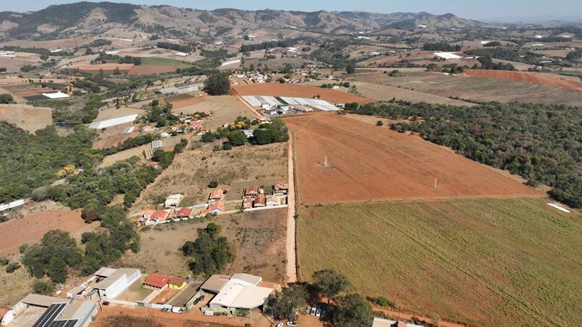 Prefeitura inicia preparação do solo para pavimentação asfáltica no bairro Cruz Alta