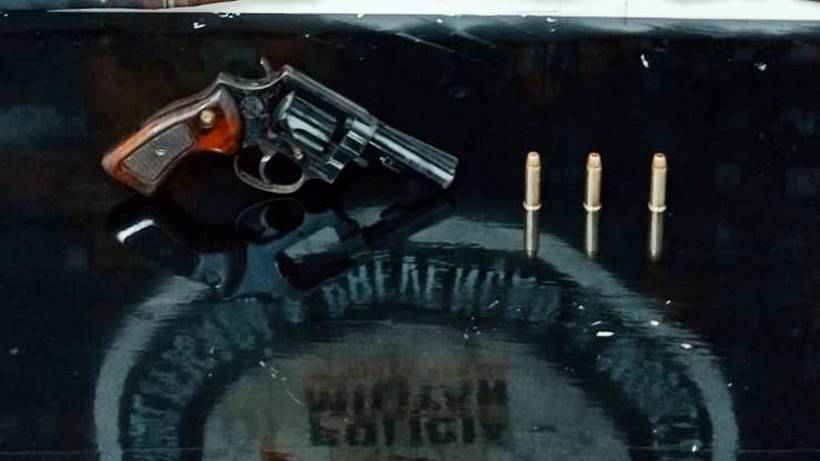 Homem agride mulher no São Geraldo e adolescente aponta arma para salvar a irmã