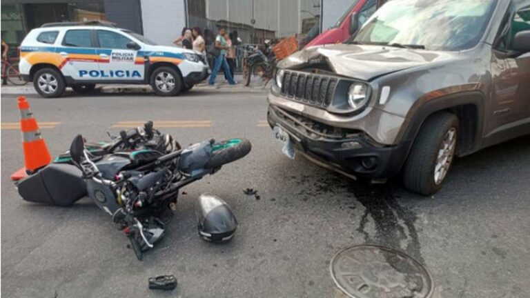 Moto e carro se envolvem em acidente na Rua Comendador José Garcia