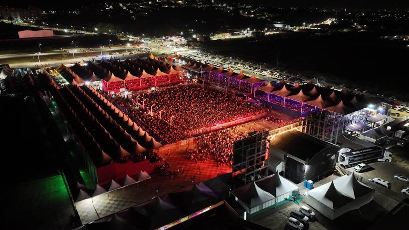 Primeira noite da Festa do Peão: Bruno e Marrone lotam arena e rodeio em cavalos agita o recinto