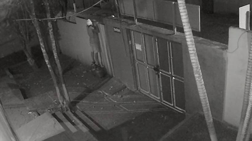 Ladrão é preso após furtar televisões, notebooks e botijões em duas escolas