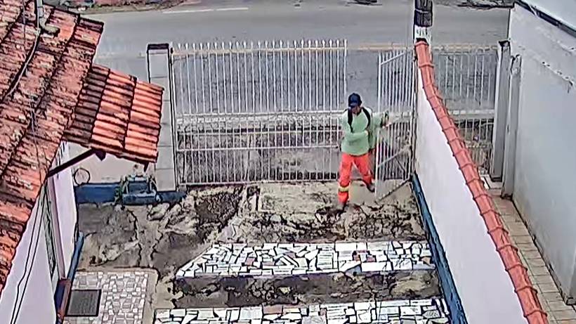 VÍDEO: Homem invade residência e furta bicicleta em Itajubá