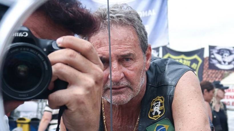 Amigos fazem homenagem durante sepultamento do criador do encontro de motociclistas em Bela Vista