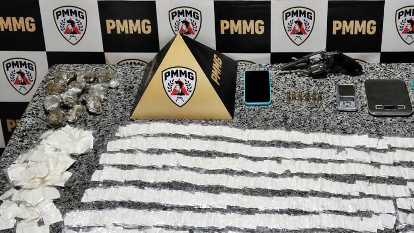 PM encontra mais de 500 papelotes de cocaína escondidos em geladeira em Itapeva