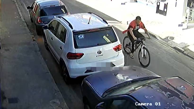 Homem finge pedir informações e depois furta bicicleta de vendedora